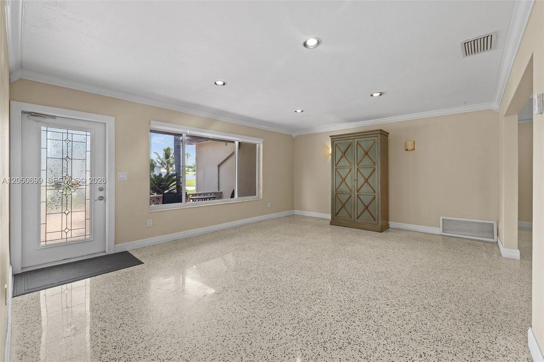 For Sale: $659,000 (5 beds, 3 baths, 1715 Square Feet)