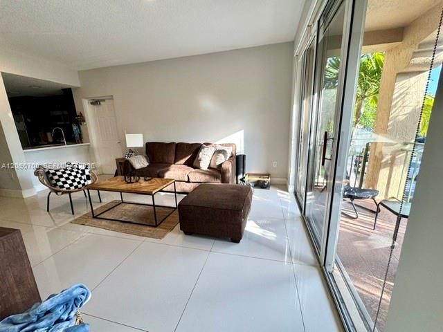 出租: $2,750 (2 贝兹, 2 浴室, 1115 平方英尺)