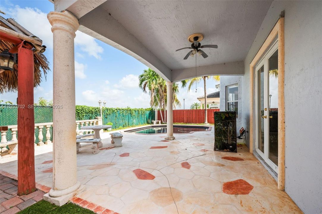 For Sale: $825,000 (4 beds, 3 baths, 2528 Square Feet)