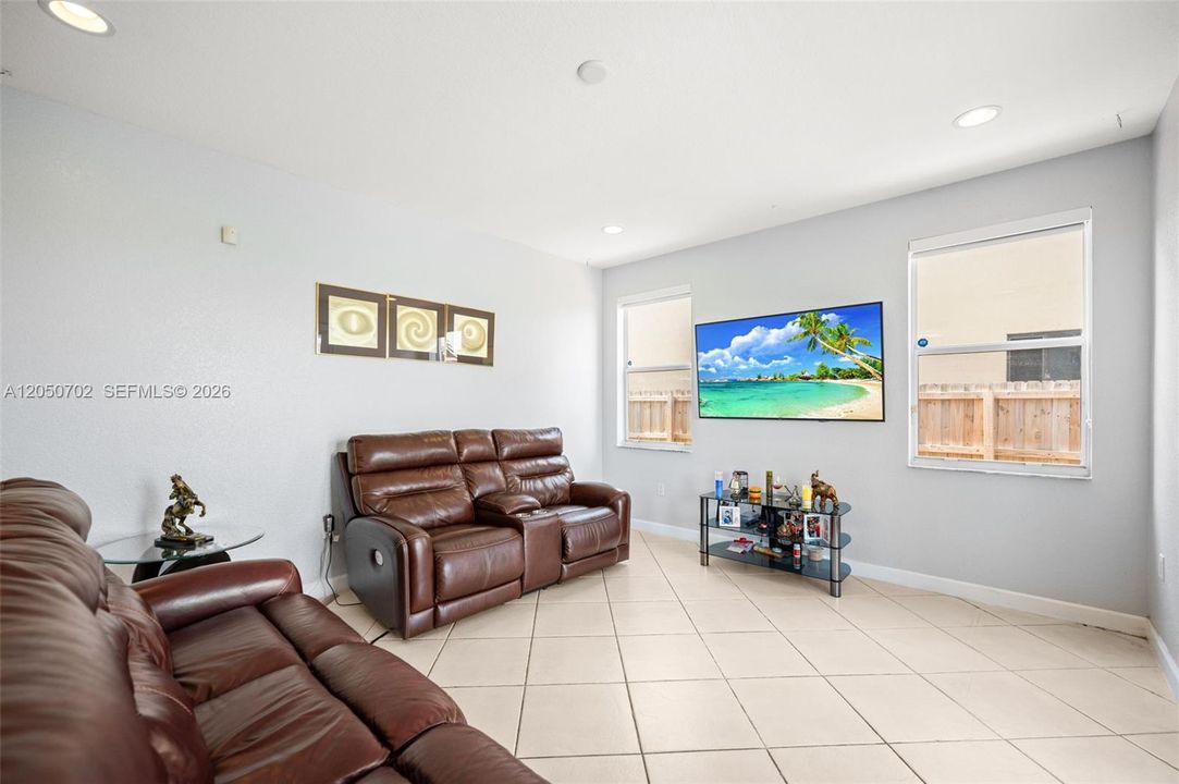 For Sale: $825,000 (4 beds, 3 baths, 2528 Square Feet)