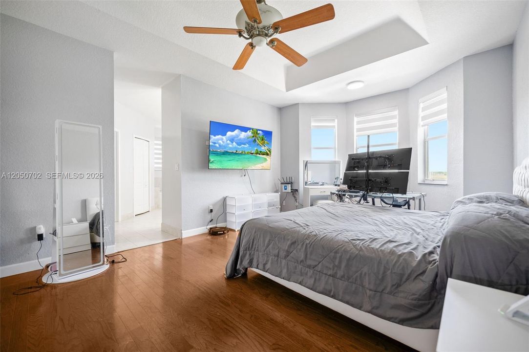 For Sale: $825,000 (4 beds, 3 baths, 2528 Square Feet)