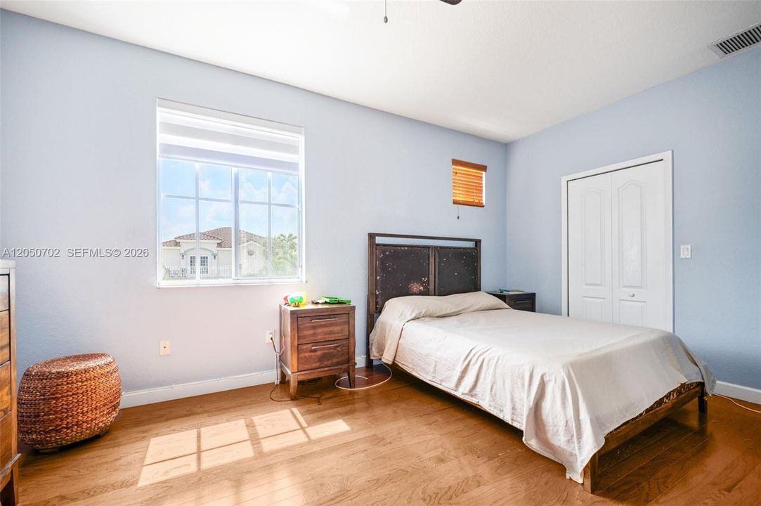 For Sale: $825,000 (4 beds, 3 baths, 2528 Square Feet)