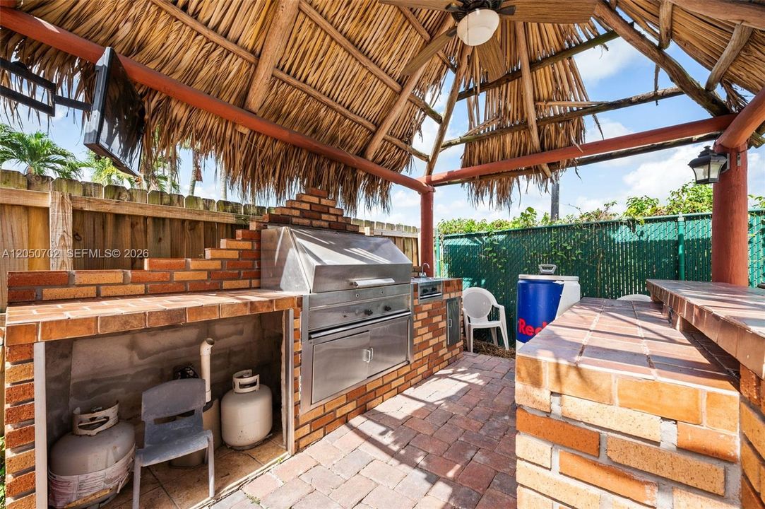 For Sale: $825,000 (4 beds, 3 baths, 2528 Square Feet)