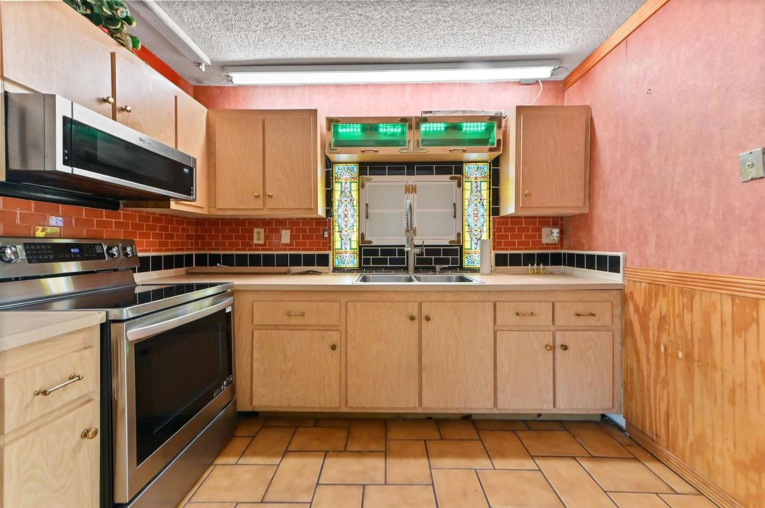 08 kitchen 01