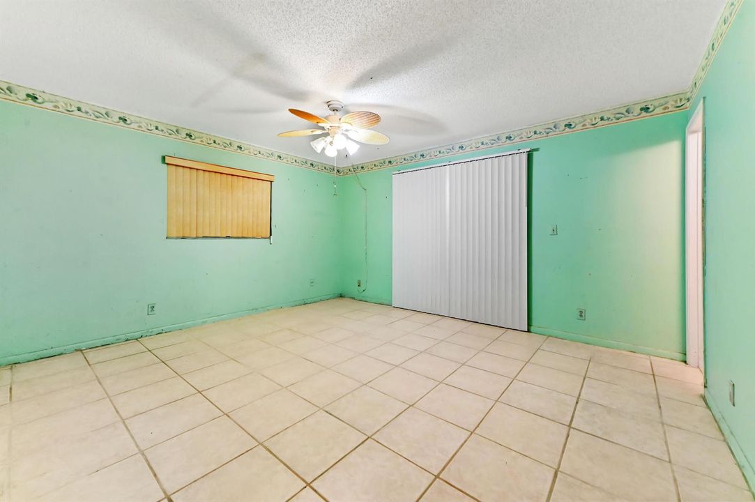 17 bedroom 01