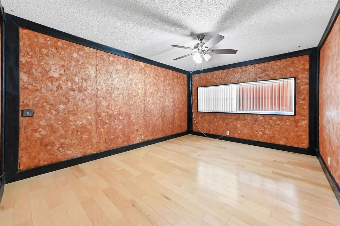 09 family room 01