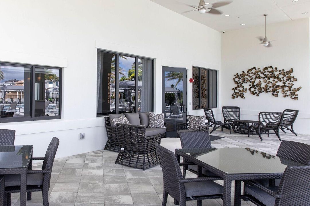 OUTDOOR SEATING