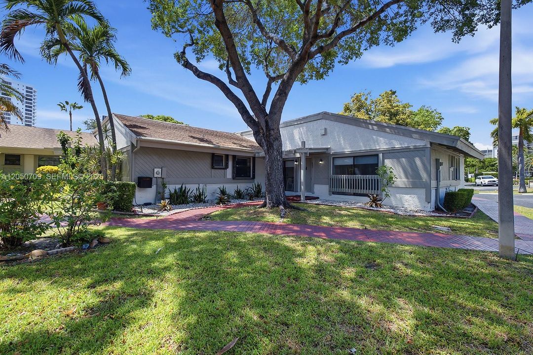For Sale: $749,000 (3 beds, 2 baths, 1624 Square Feet)