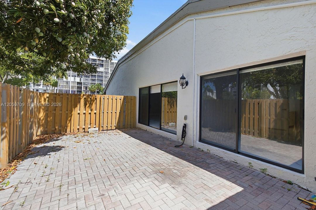 For Sale: $749,000 (3 beds, 2 baths, 1624 Square Feet)