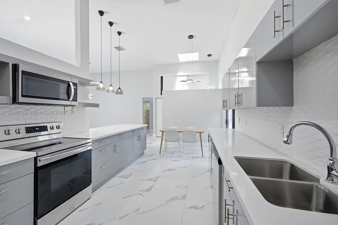 For Sale: $749,000 (3 beds, 2 baths, 1624 Square Feet)