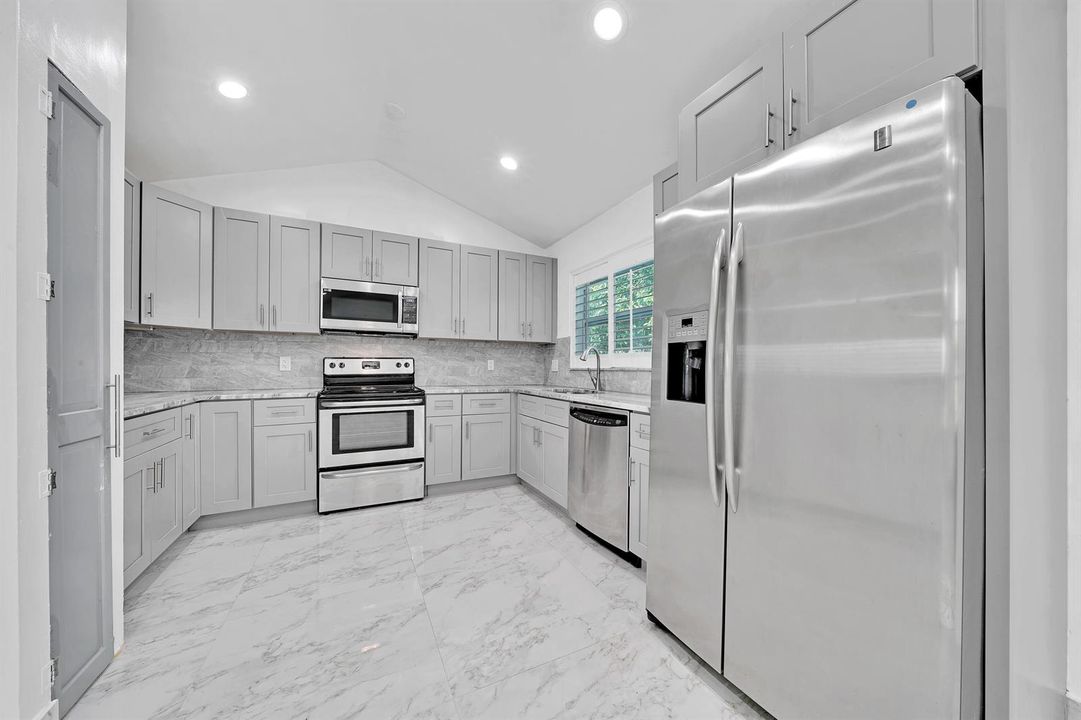 Kitchen (2)