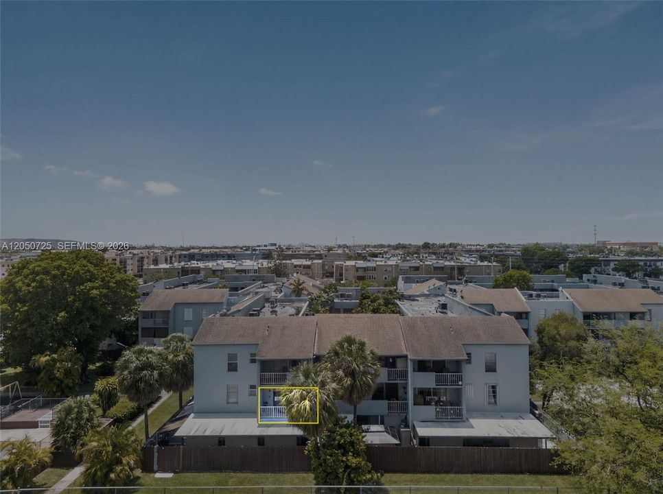 For Sale: $280,000 (2 beds, 2 baths, 932 Square Feet)