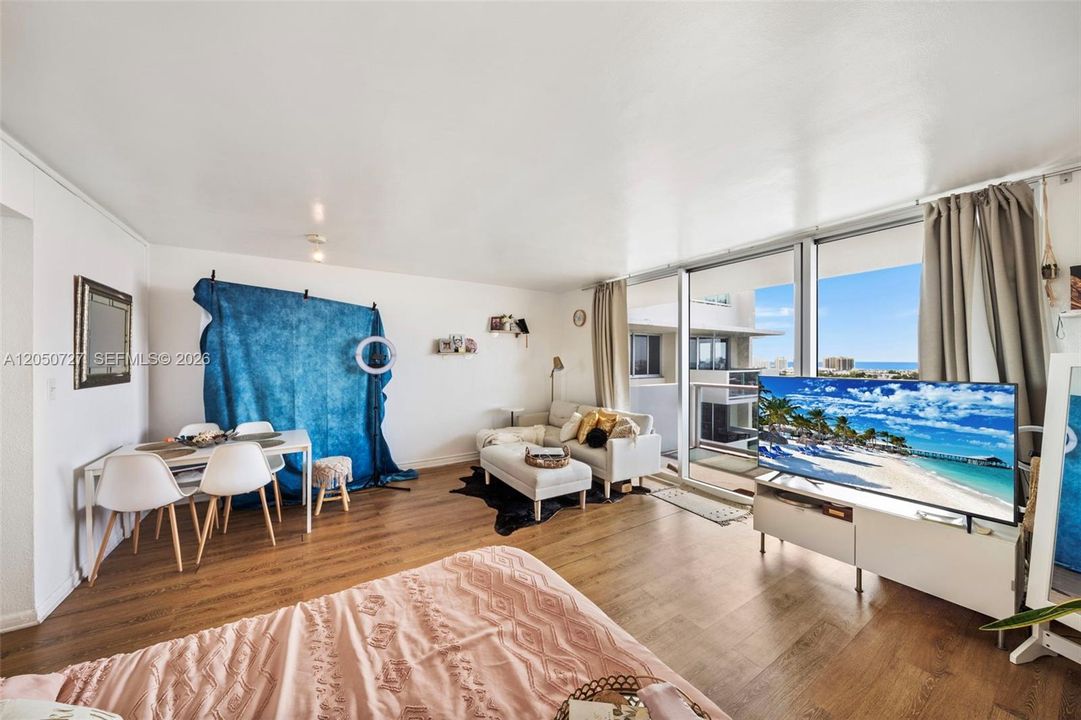 For Rent: $2,800 (0 beds, 1 baths, 552 Square Feet)