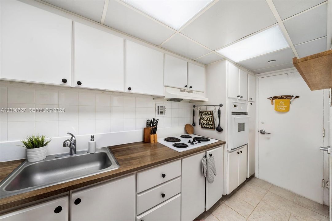 For Rent: $2,800 (0 beds, 1 baths, 552 Square Feet)
