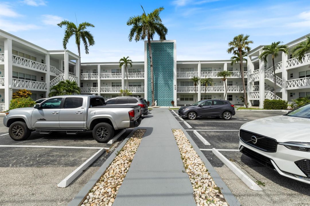 02-419 Golden Isles Drive Unit 210 Halle