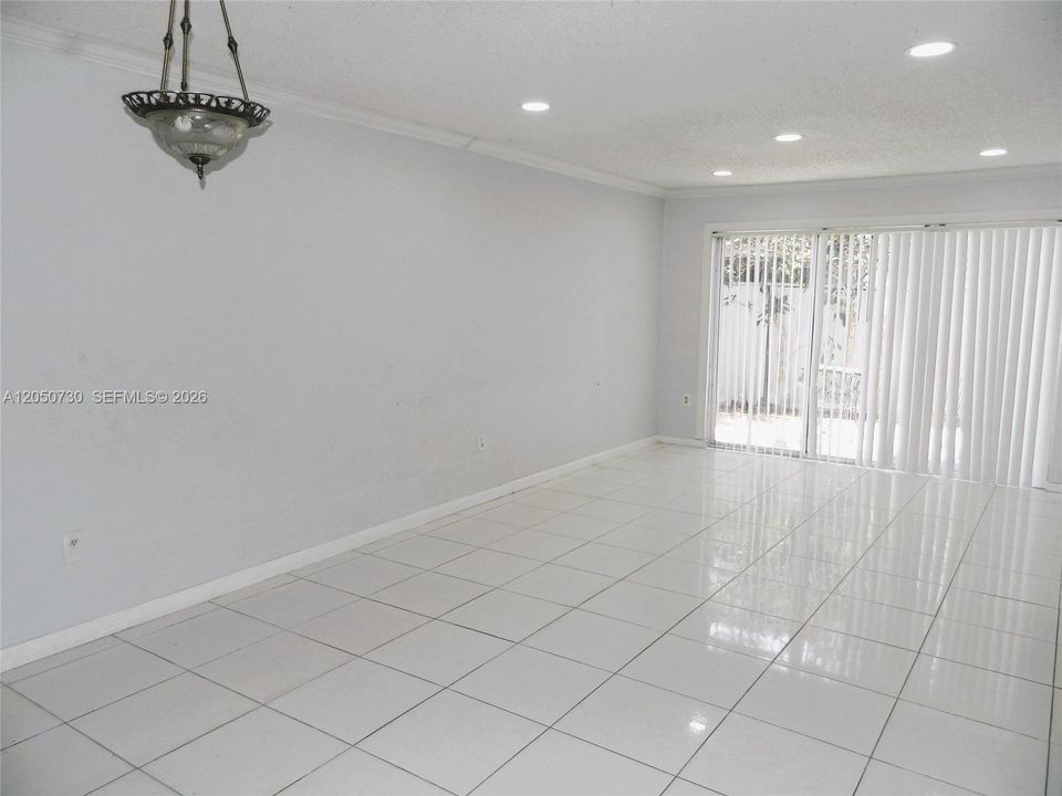 For Rent: $2,300 (2 beds, 2 baths, 1000 Square Feet)