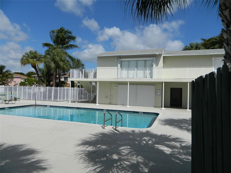 For Rent: $2,300 (2 beds, 2 baths, 1000 Square Feet)
