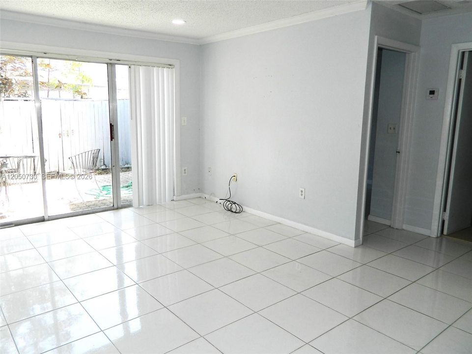 For Rent: $2,300 (2 beds, 2 baths, 1000 Square Feet)
