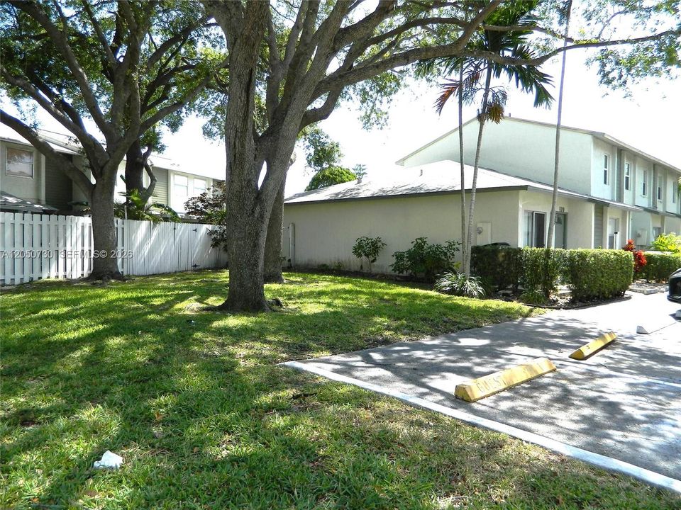 For Rent: $2,300 (2 beds, 2 baths, 1000 Square Feet)