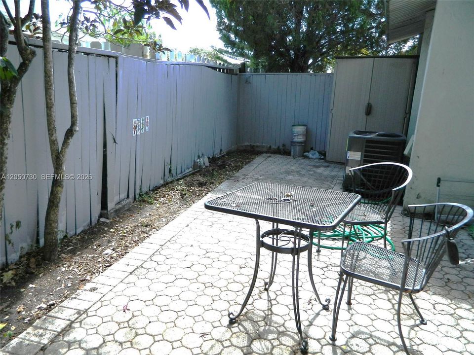 For Rent: $2,300 (2 beds, 2 baths, 1000 Square Feet)