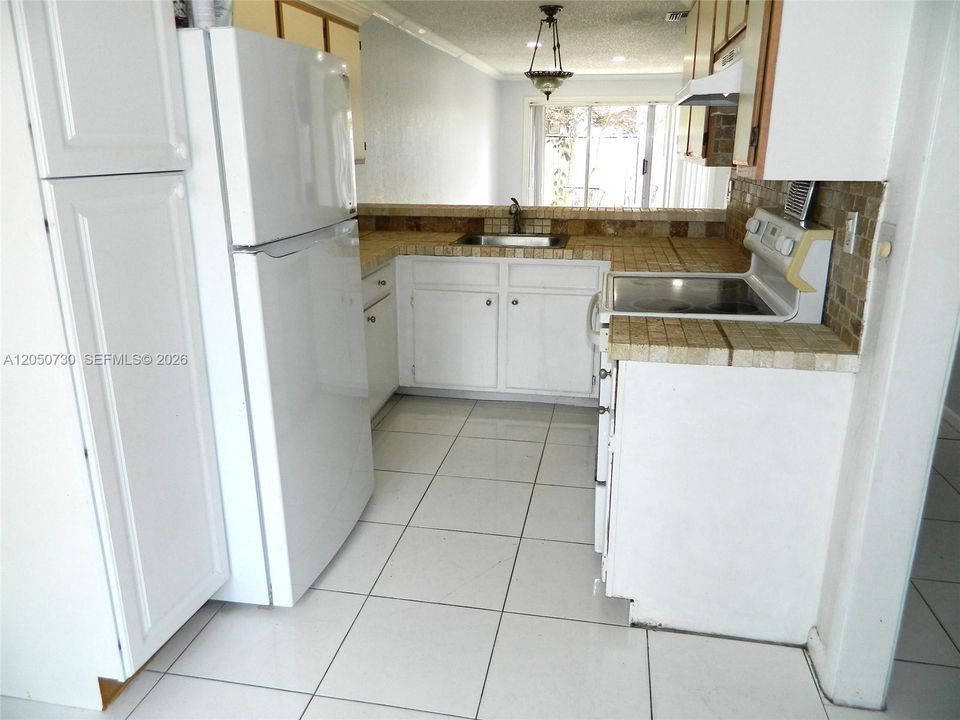 For Rent: $2,300 (2 beds, 2 baths, 1000 Square Feet)