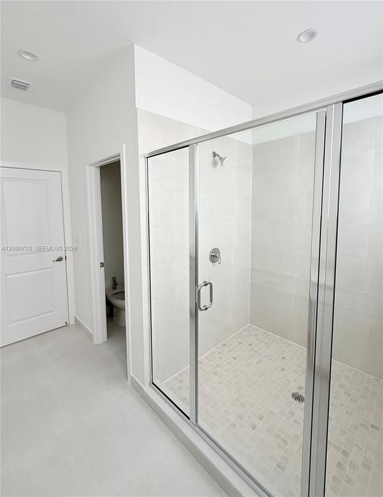 For Rent: $5,400 (5 beds, 4 baths, 2731 Square Feet)