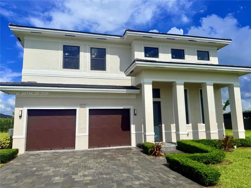 For Rent: $5,400 (5 beds, 4 baths, 2731 Square Feet)