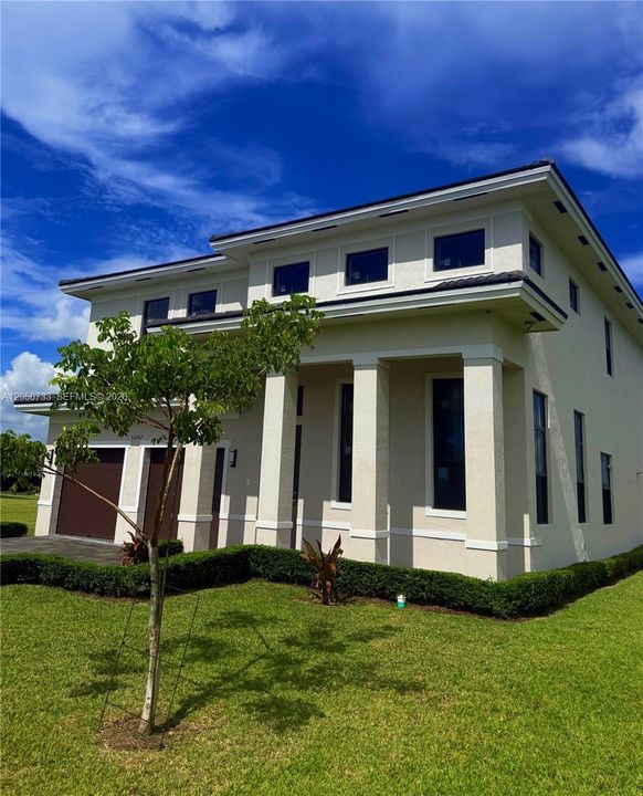 For Rent: $5,400 (5 beds, 4 baths, 2731 Square Feet)