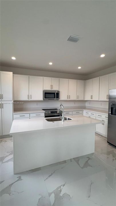 For Rent: $5,400 (5 beds, 4 baths, 2731 Square Feet)