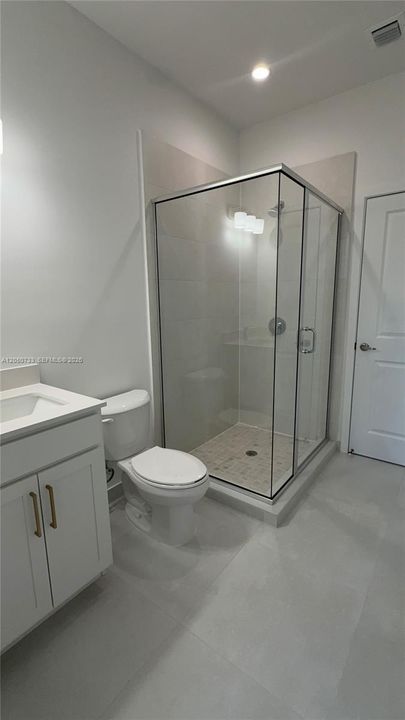 For Rent: $5,400 (5 beds, 4 baths, 2731 Square Feet)