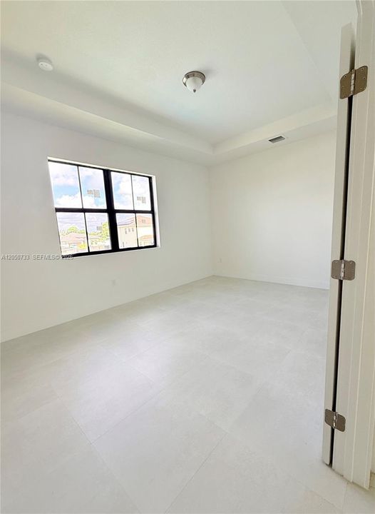For Rent: $5,400 (5 beds, 4 baths, 2731 Square Feet)