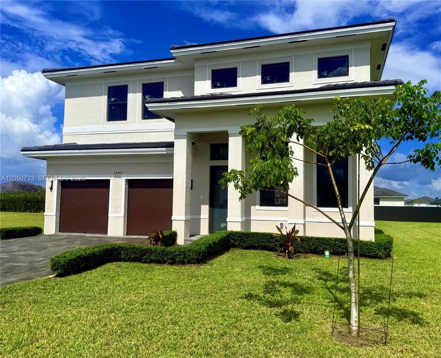 For Rent: $5,400 (5 beds, 4 baths, 2731 Square Feet)