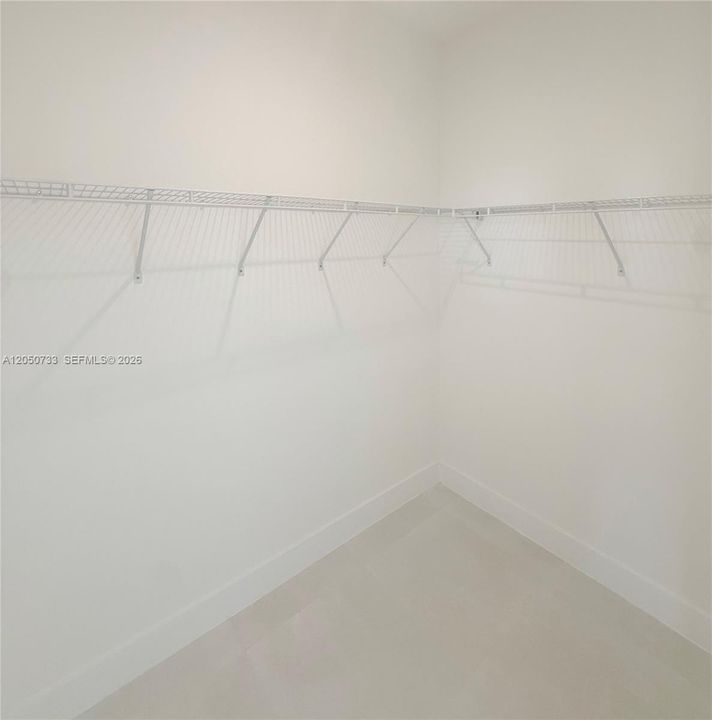 For Rent: $5,400 (5 beds, 4 baths, 2731 Square Feet)