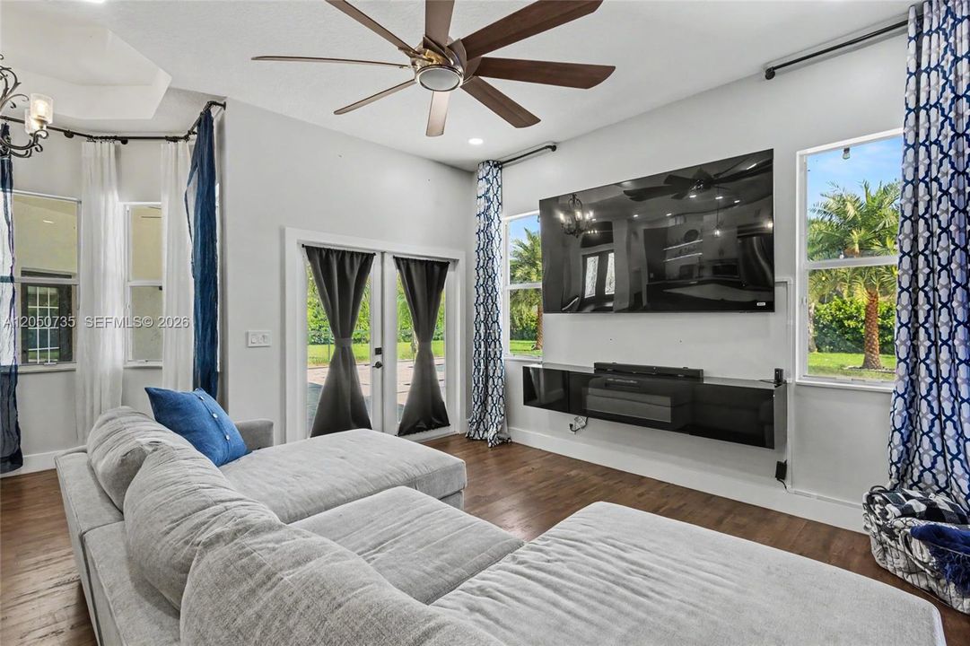 For Sale: $874,900 (3 beds, 2 baths, 2100 Square Feet)