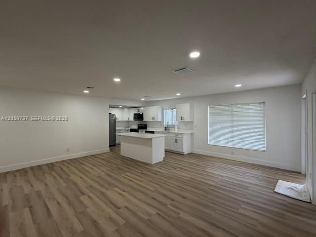 For Sale: $689,000 (5 beds, 3 baths, 1824 Square Feet)