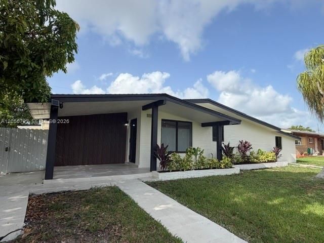 For Sale: $689,000 (5 beds, 3 baths, 1824 Square Feet)