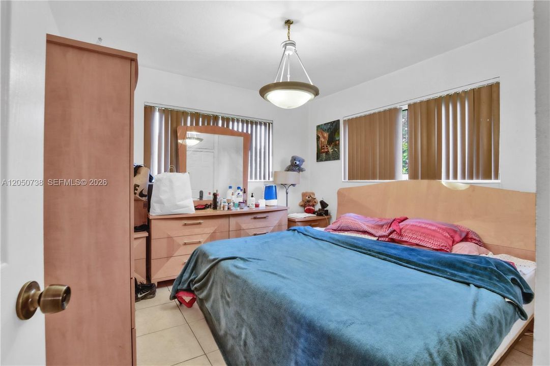 For Sale: $725,000 (0 beds, 0 baths, 1950 Square Feet)