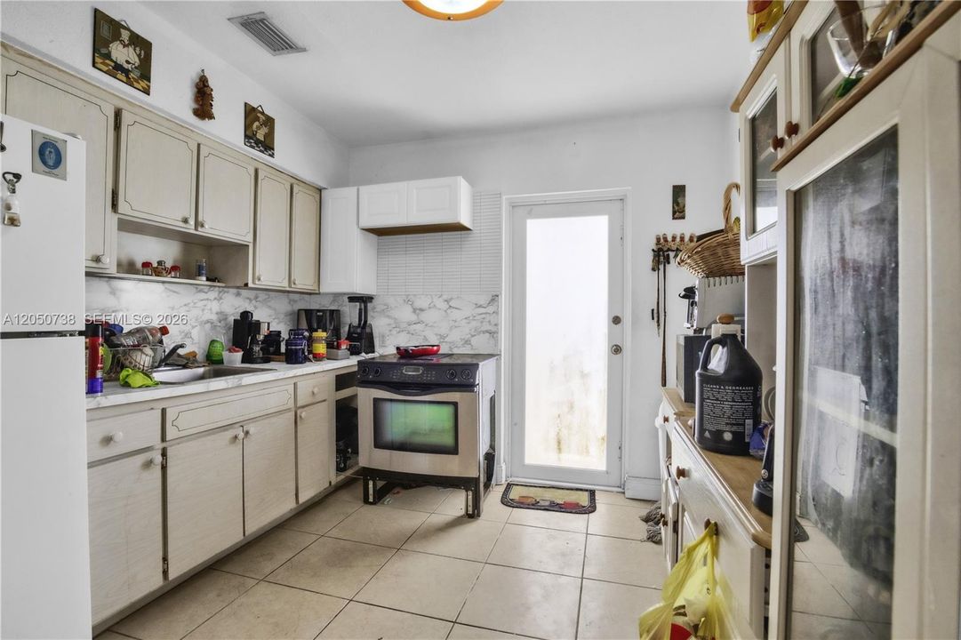 For Sale: $725,000 (0 beds, 0 baths, 1950 Square Feet)