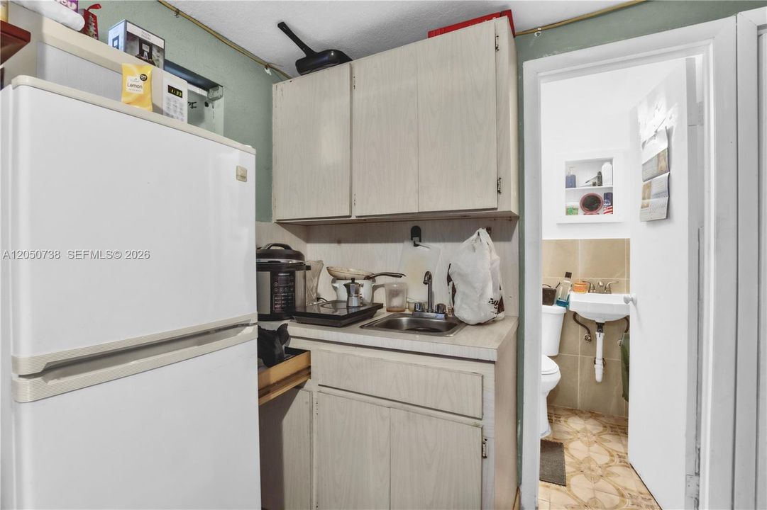 For Sale: $725,000 (0 beds, 0 baths, 1950 Square Feet)