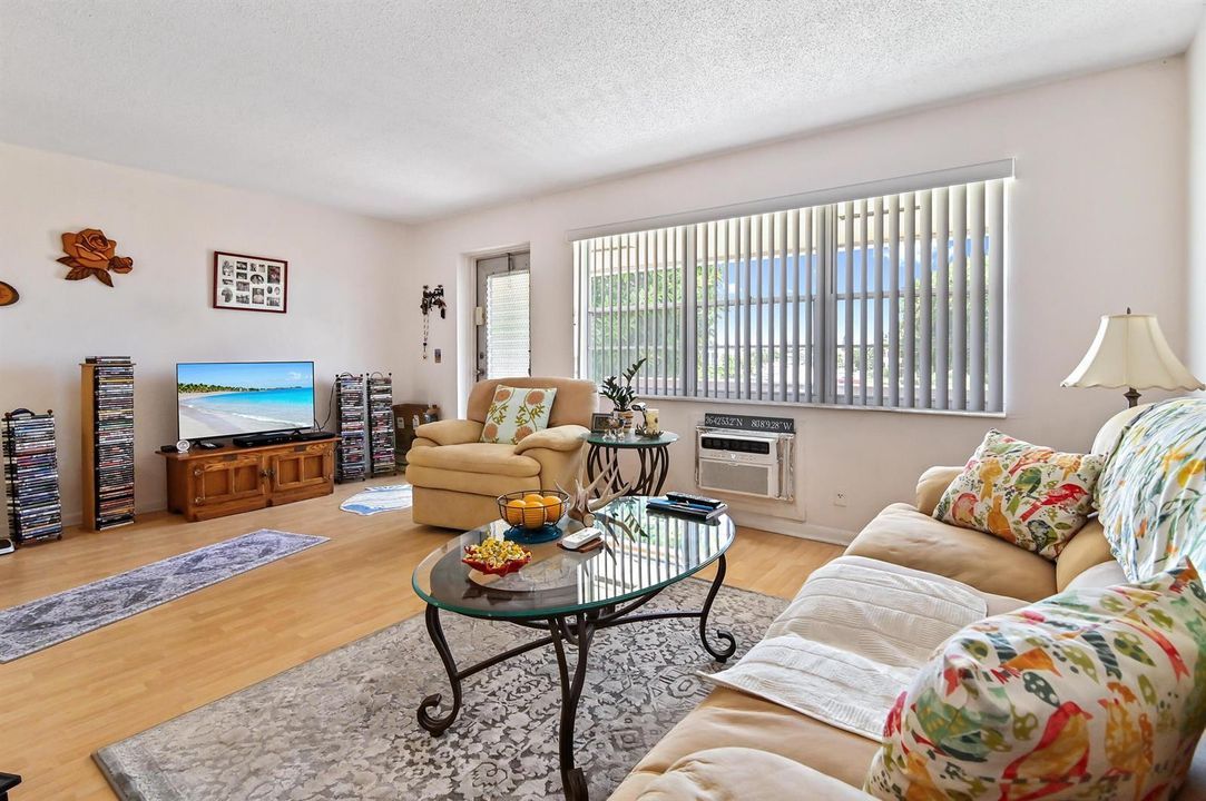 08 living room 04
