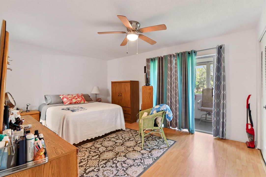 13 bedroom 01