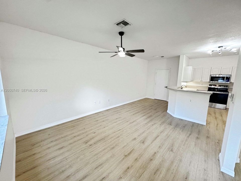 En Renta: $3,100 (3 camas, 2 baños, 1428 Pies cuadrados)