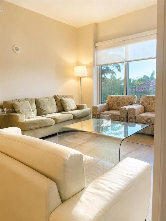 For Sale: $680,000 (3 beds, 3 baths, 1580 Square Feet)