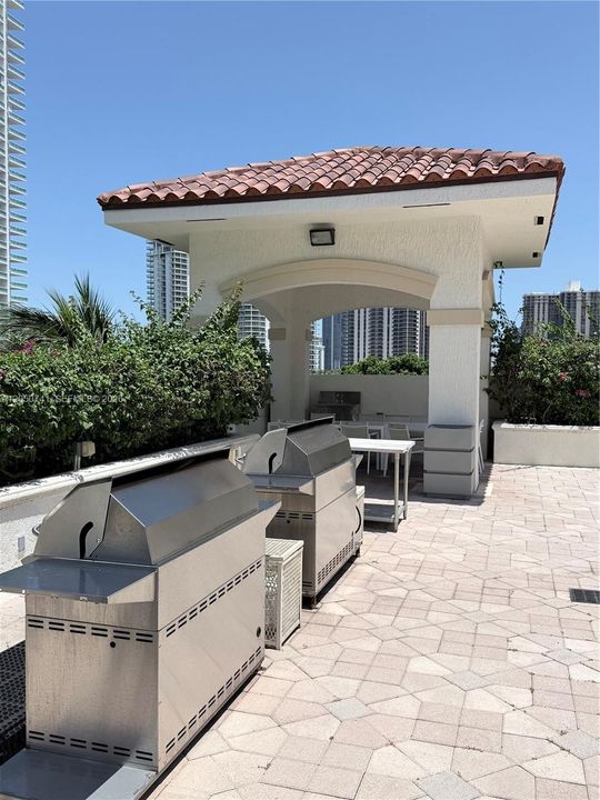 For Sale: $680,000 (3 beds, 3 baths, 1580 Square Feet)