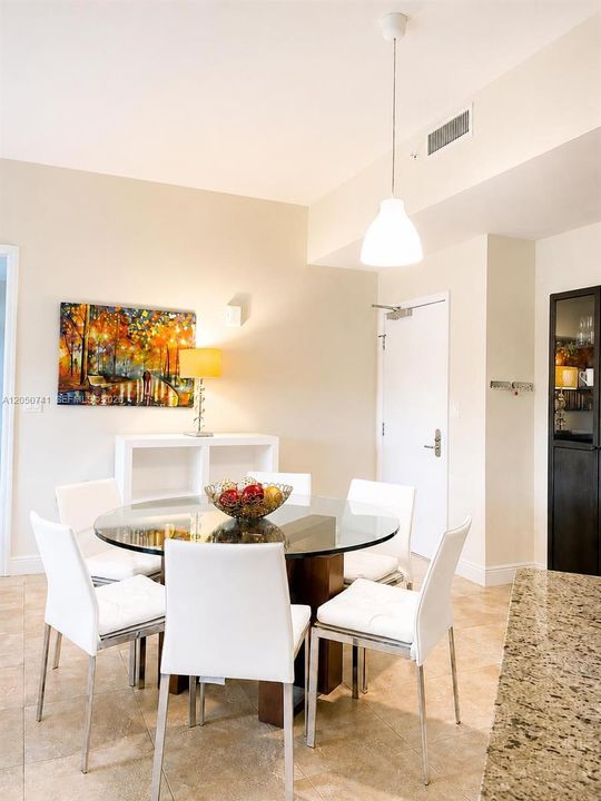 For Sale: $680,000 (3 beds, 3 baths, 1580 Square Feet)