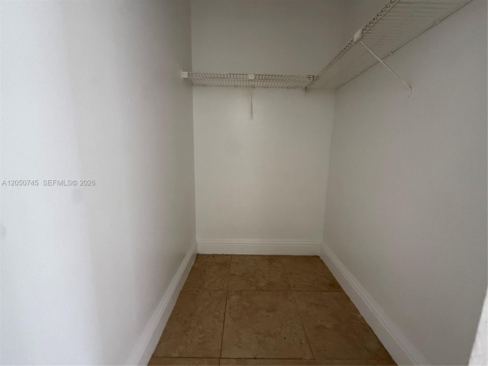 For Sale: $285,000 (2 beds, 1 baths, 997 Square Feet)
