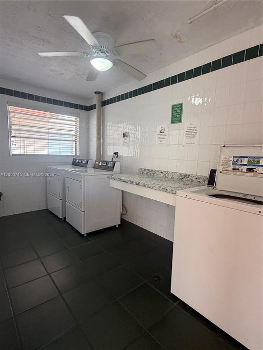 For Sale: $285,000 (2 beds, 1 baths, 997 Square Feet)