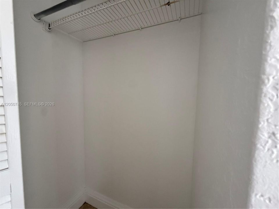 For Sale: $285,000 (2 beds, 1 baths, 997 Square Feet)