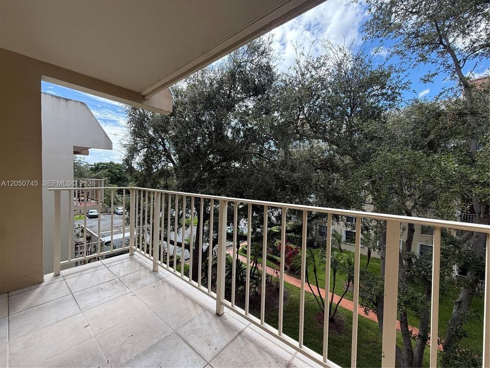For Sale: $285,000 (2 beds, 1 baths, 997 Square Feet)