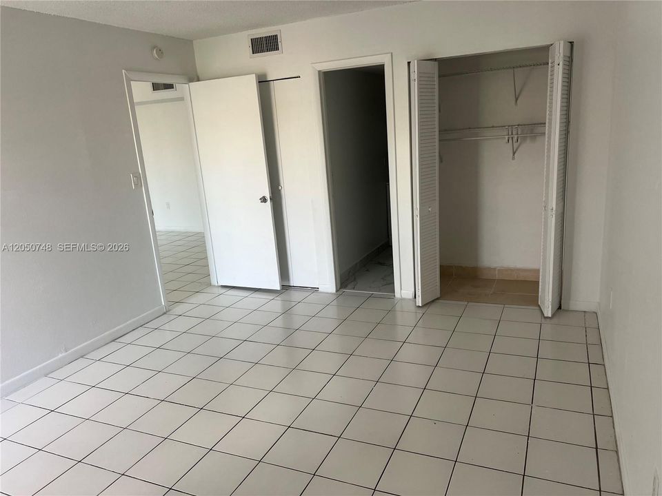 На продажу: $230,000 (2 спален, 2 ванн, 782 Квадратных фут)